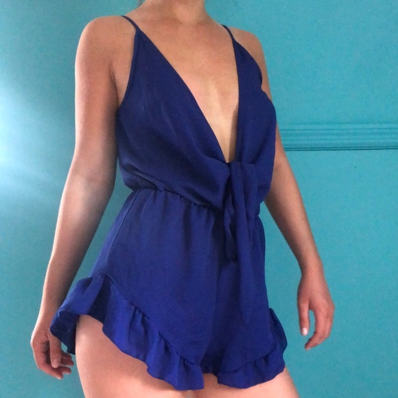 Revolve Ruffle Blue romper - Picture 2 of 2